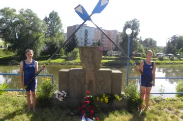 Vzpomínka na popravené veslaře v Lounech