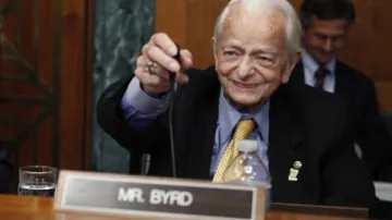 Zemřel americký senátor Robert Byrd