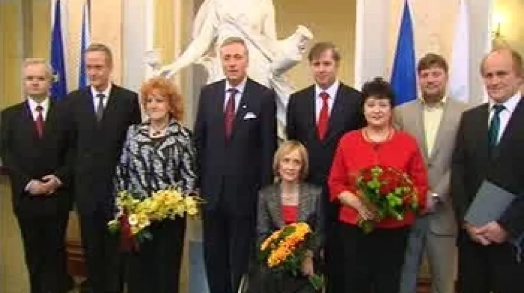 Noví a odcházející ministři