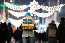 KVÍZ: Víte, kde nosí na Vánoce dárky špalek? Vyzkoušejte své znalosti svátků za hranicemi