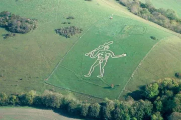 Archeologové vysvětlili původ slavného anglického obra. Není to mnich, ale antický polobůh