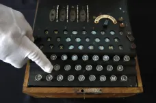 Potápěči našli v Baltském moři nacistický šifrovací stroj Enigma