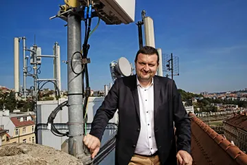 Do dvou let bychom mohli mít kvalitní mobilní sítě ve vlaku i ve městech, říká šéf asociace jejich provozovatelů