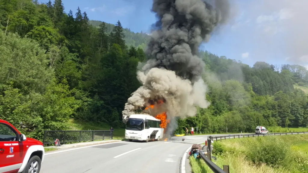 Požár českého autobusu v Rakousku
