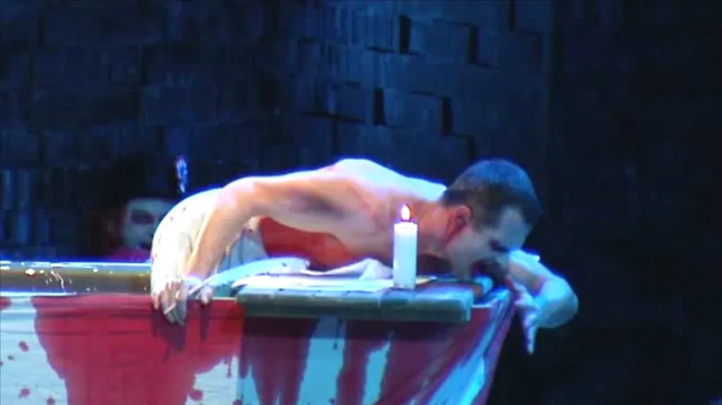 Z premiéry hry Marat/Sade