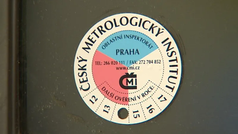 Certifikační nálepka označující prověřenou benzinku