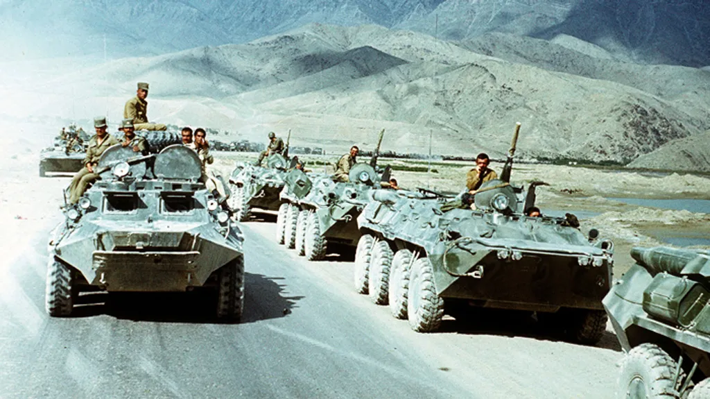 Sovětská vojska při stahování z Afghánistánu