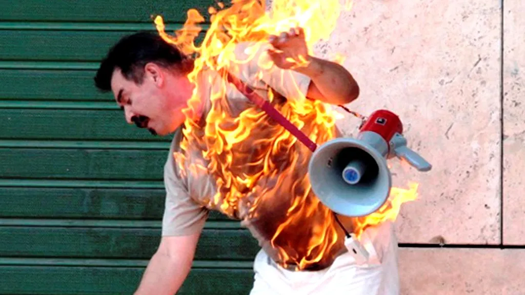 Muž se pokusil upálit