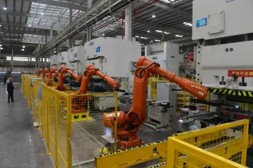 Do roku 2035 mohou stroje nahradit až 30 procent pracujících. Česko je čtvrtá nejohroženější země