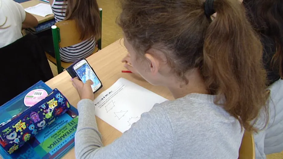 Mobilní telefon dětem pomáhá v matematice
