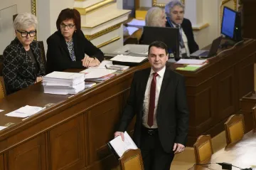 Poslanci řeší i Macinkovy zprávy Pavlovi