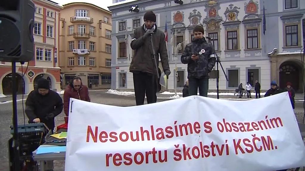 Demonstrace na českobudějovickém náměstí