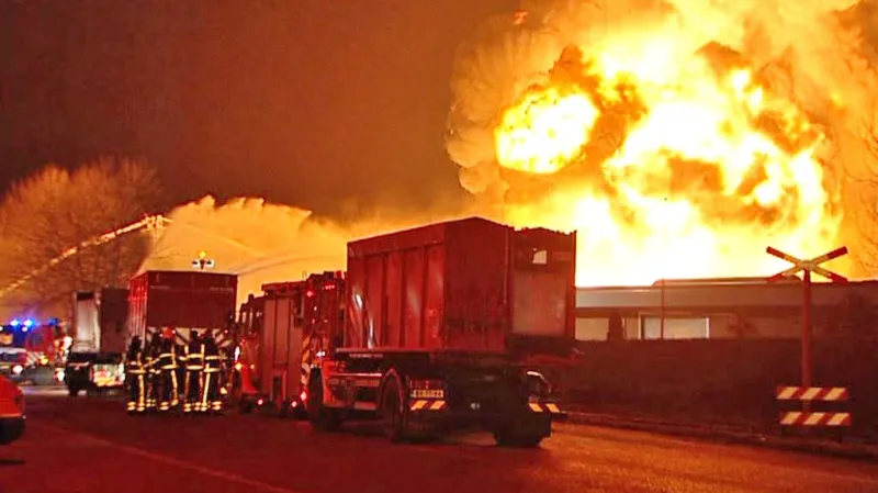 Požár v chemičce u Rotterdamu