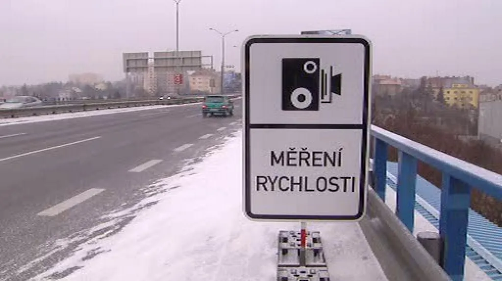 Dopravní značka měření rychlosti