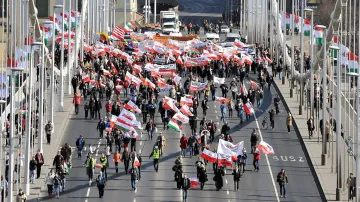 Maďaři oslavili výročí protihabsburského povstání demonstracemi