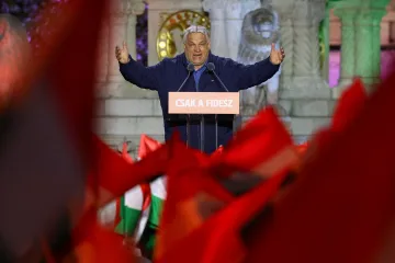 Magyar v závěru kampaně hlásil brzký konec Orbána. Ten mluvil o míru