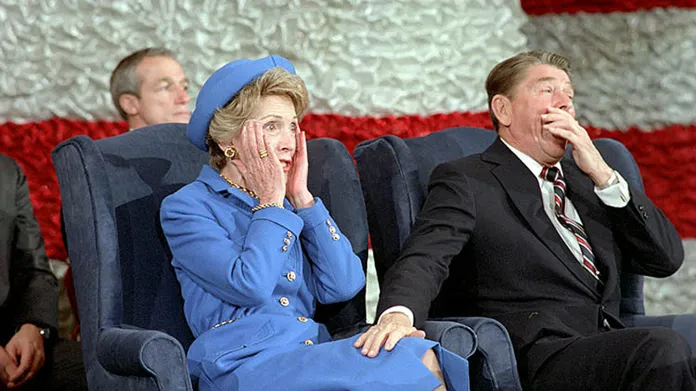 Chvilka překvapení, to když Ronald Reagan nebyl ohlášen při inauguračním koncertě v roce 1985
