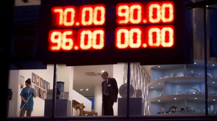 Události: Moskva zachraňuje padající rubl