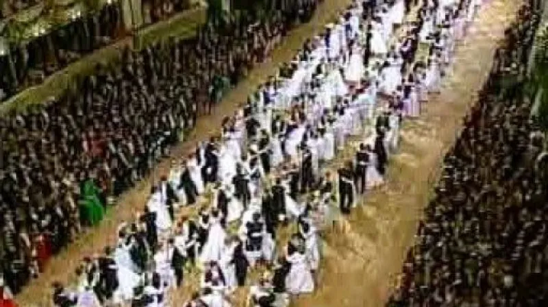 Ples v opeře začíná