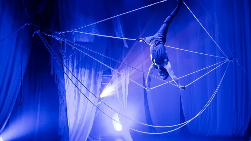 Cirkus Cirkör / Knitting Peace