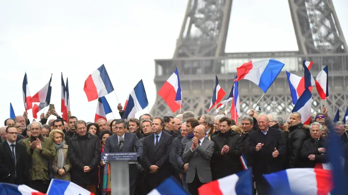 Shromáždění na podporu F. Fillona na pařížském Trocadéru