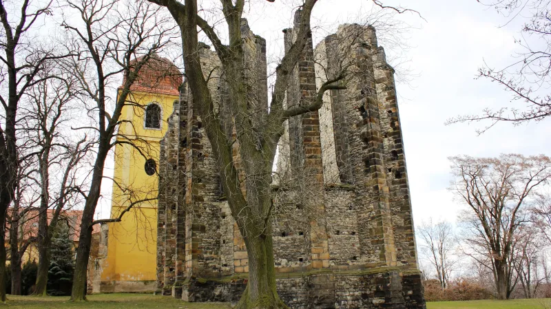 Nedostavěný chrám v Panenském Týnci