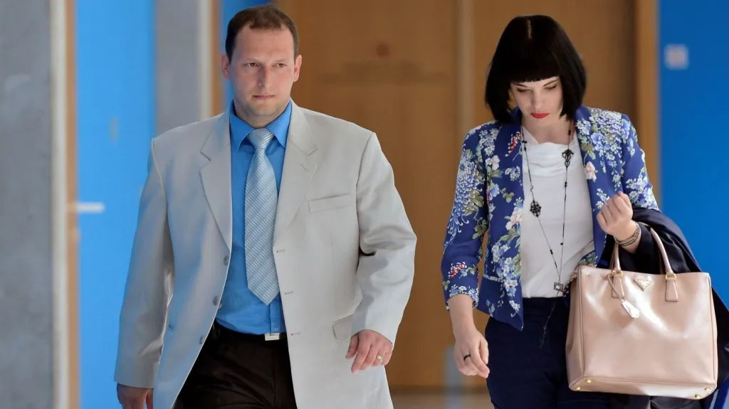 Karel Daňhel s advokátkou Lucií Hrdou