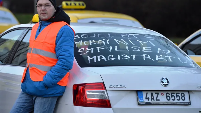 Protest taxikářů na pražské magistrále