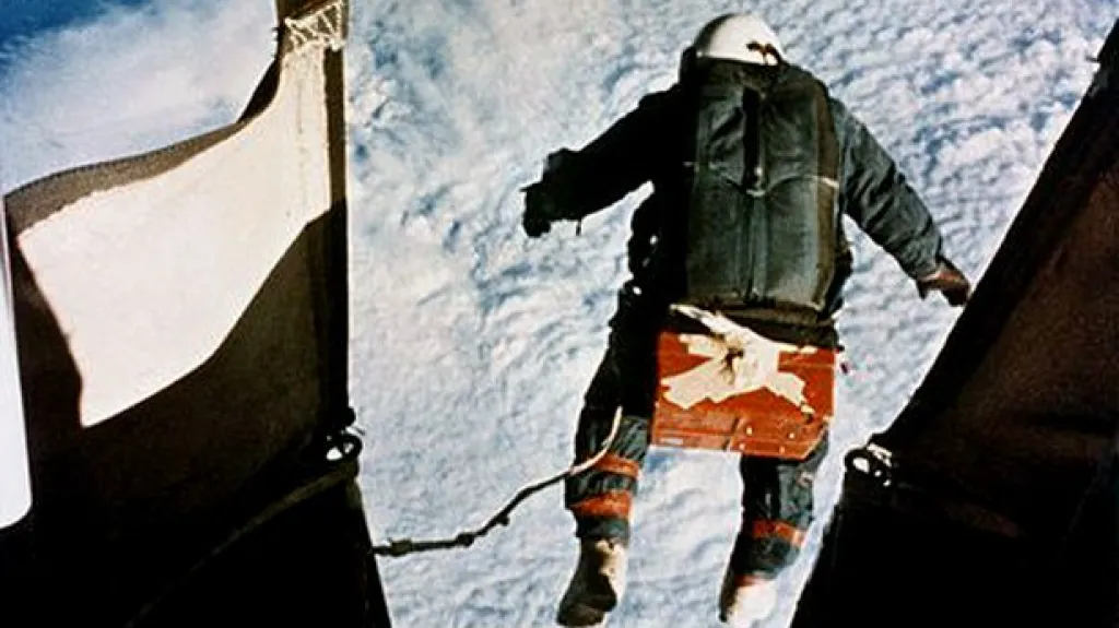 Joe Kittinger při rekordním seskoku