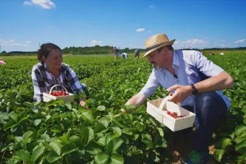 Trvalé bydliště venkov: Nový cyklus ČT zamíří na pole i do drůbežáren