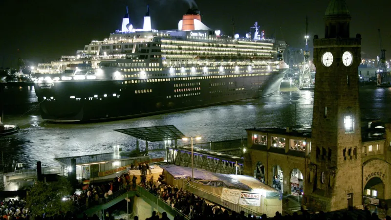 Queen Mary 2 v Hamburku