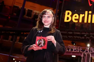 O závislosti lidé nemluví, říká režisérka oceněného dokumentu. Chce to změnit