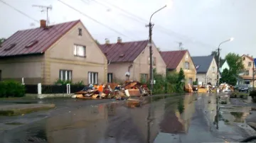 Odklízení povodňových škod v Raspenavě