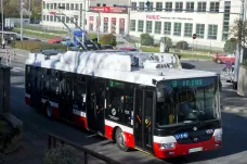 Z Holešovic na Černý Most v Praze budou jezdit elektrobusy