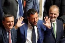 Italský parlament zatím o nedůvěře vládě hlasovat nebude. Senátoři Salviniho návrh odmítli