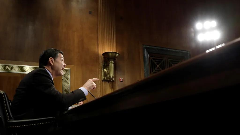 James Comey při slyšení před senátním výborem