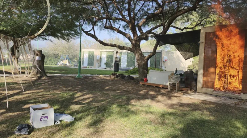 Snímek fotografa AP z izraelského kibucu Kfar Azza po útoku Hamásu ze dne 7. října