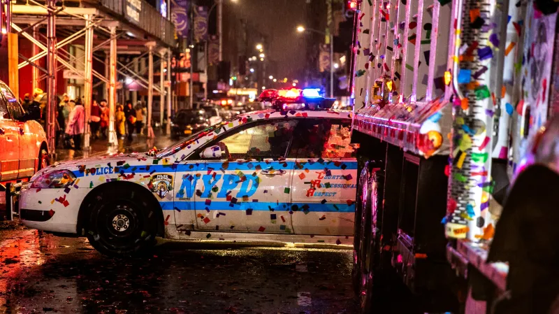 Centrum New Yorku zaplavily během novoročního veselí konfety