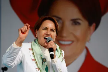 Železná lady proti Erdoganovi. Tureckého prezidenta vyzývá sekulární kandidátka Aksenerová