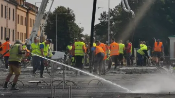 Betonování nového mostu v Komenského ulici v Olomouci