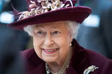 Britská královna Alžběta II. má covid-19 s mírnými příznaky