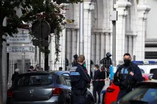 Francouzská policie zadržela po útoku v Nice dalšího člověka. Proti karikaturám se vymezil toulouský arcibiskup