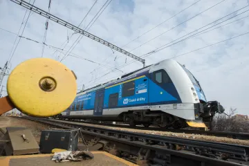 V jižních Čechách budou dál jezdit České dráhy. Kraj si chtěl vybírat, nakonec neměl z koho