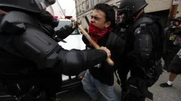 Policejní zásah proti demonstrantům