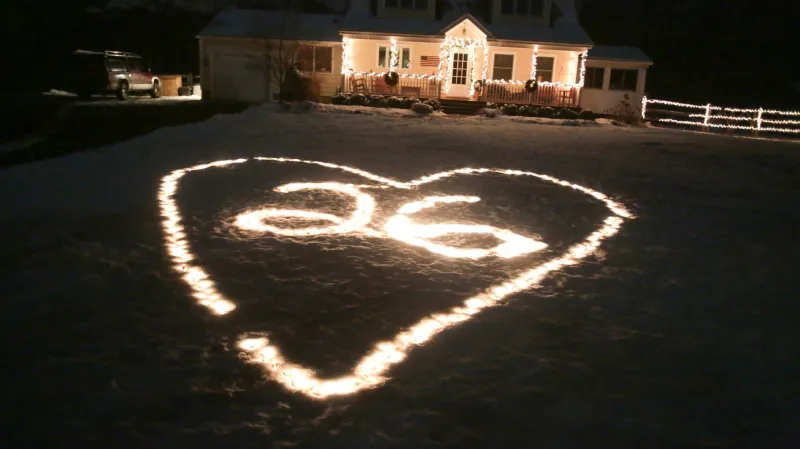 Výročí střelby na škole Sandy Hook v Newtownu