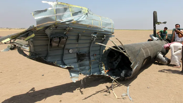 Trosky sestřeleného ruského vrtulníku