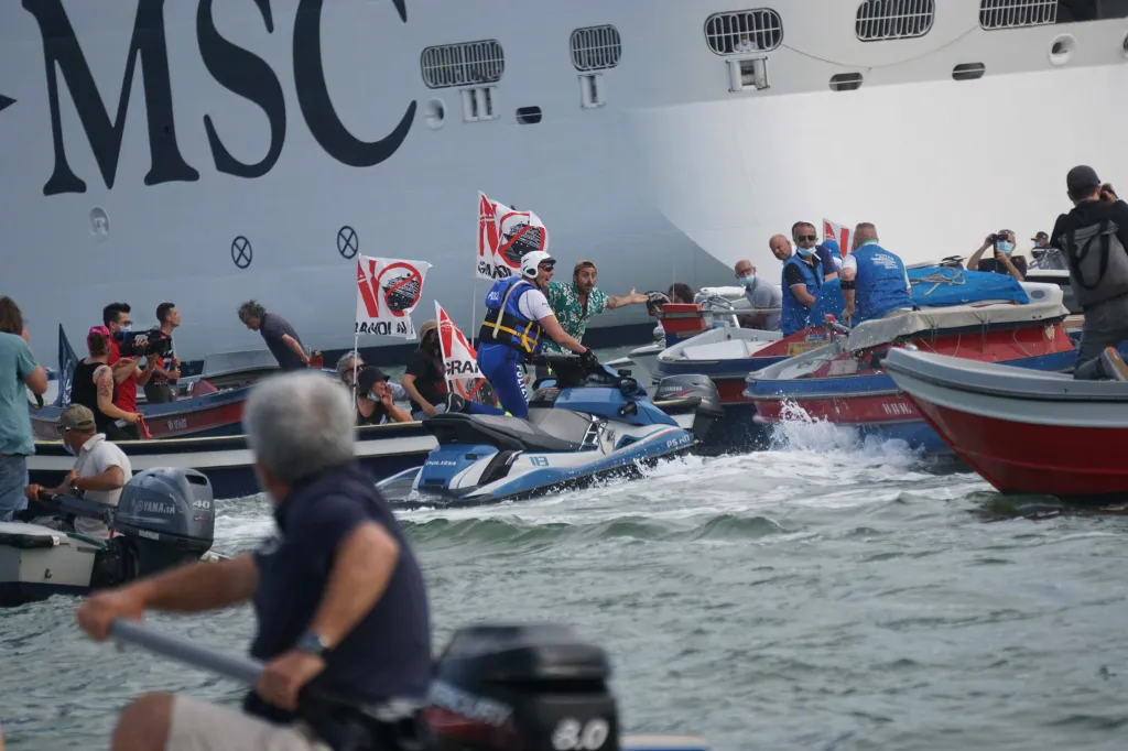 Podle Francesca Gallietiho z italské pobočky CLIA představují zámořské lodě jen asi pět procent cestovního ruchu v Benátkách