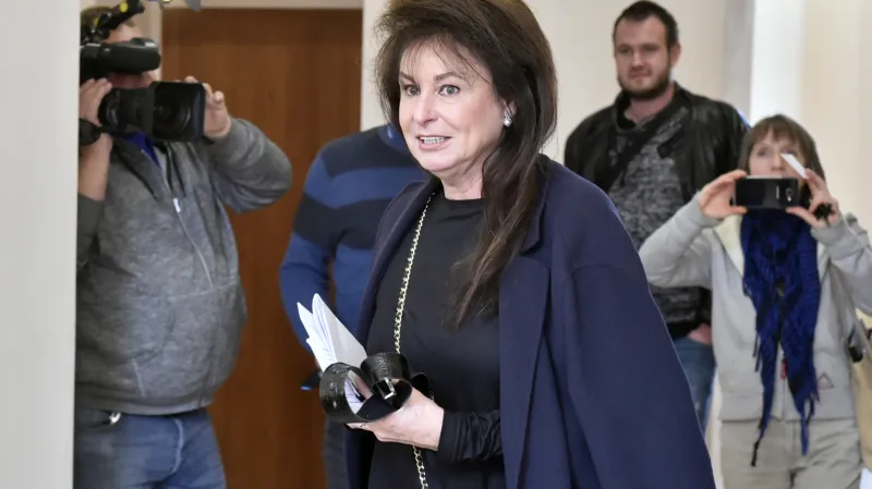 Bývalá místopředsedkyně ERÚ a bývalá nejvyšší státní zástupkyně Renáta Vesecká u soudu