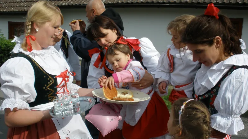 Staročeské máje ve Vinařicích