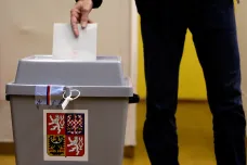 Debata zástupců sedmi politických uskupení tři měsíce před volbami